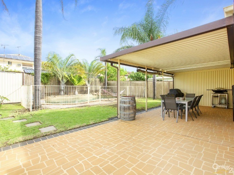 15 Sunny Place, St Johns Park NSW 2176