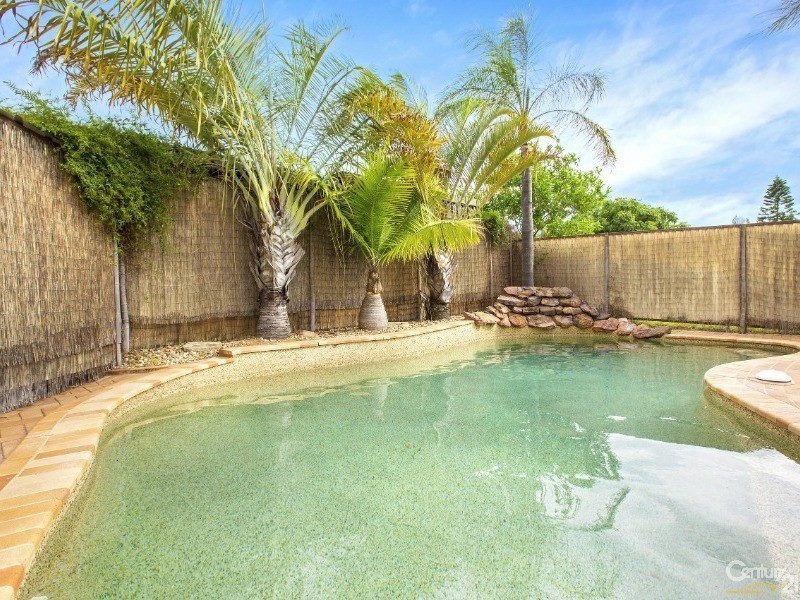 15 Sunny Place, St Johns Park NSW 2176