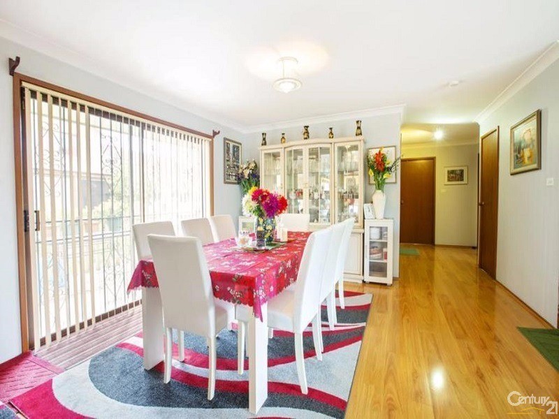 4 Kent Place, Bossley Park NSW 2176