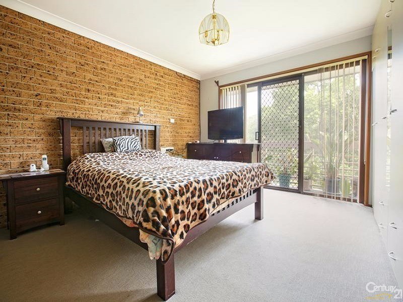 4 Kent Place, Bossley Park NSW 2176