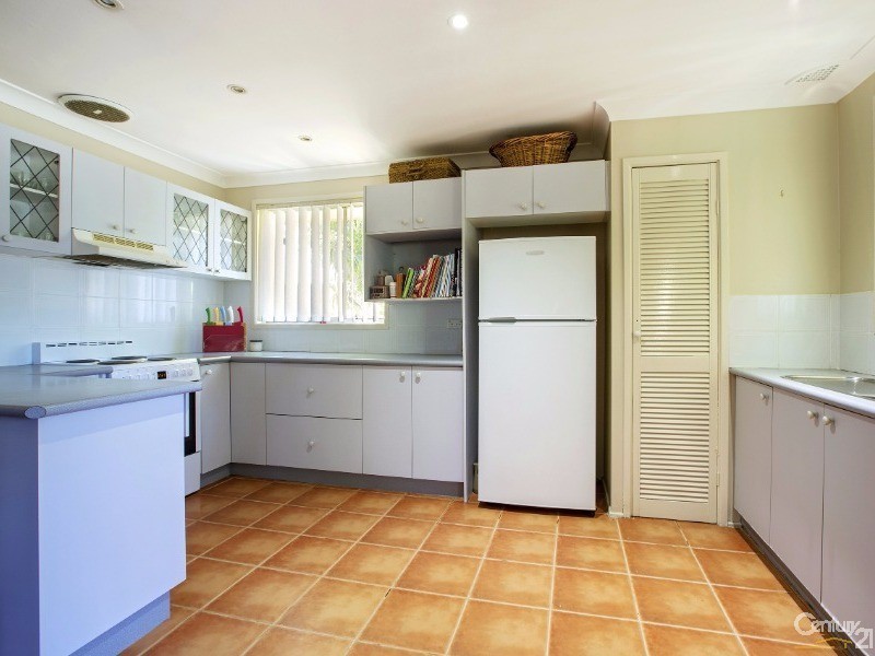 8 Upwey Place, St Johns Park NSW 2176