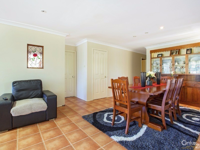 8 Upwey Place, St Johns Park NSW 2176