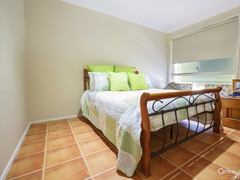 8 Upwey Place, St Johns Park NSW 2176