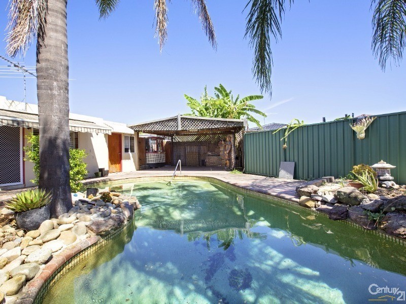 8 Upwey Place, St Johns Park NSW 2176