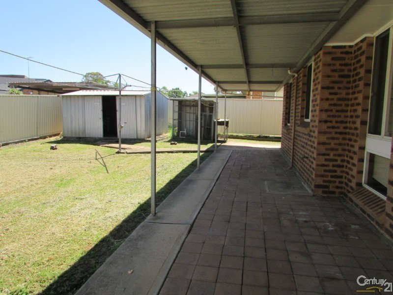 31 Dakota Drive, Bossley Park NSW 2176