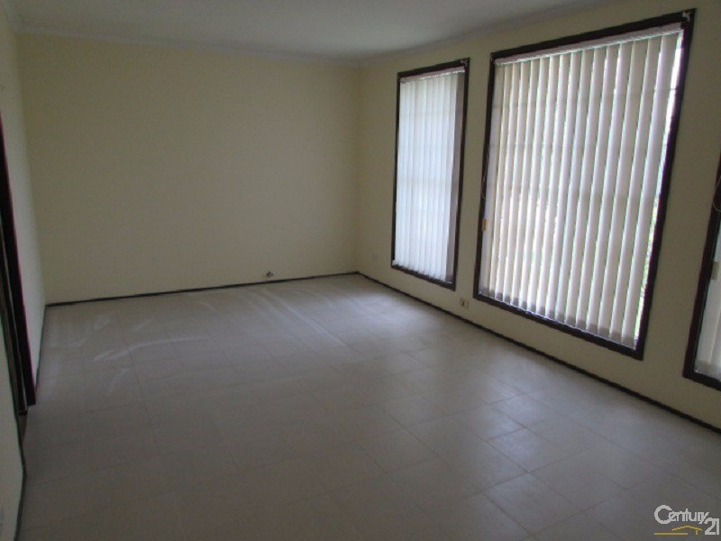 31 Dakota Drive, Bossley Park NSW 2176