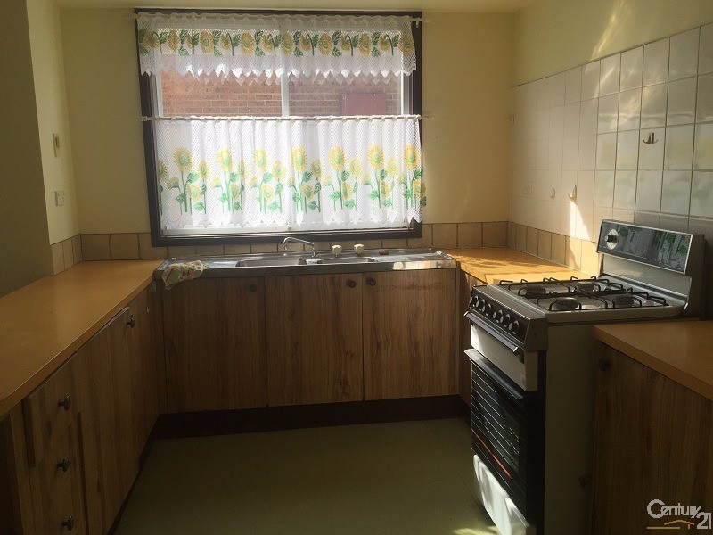 31 Dakota Drive, Bossley Park NSW 2176