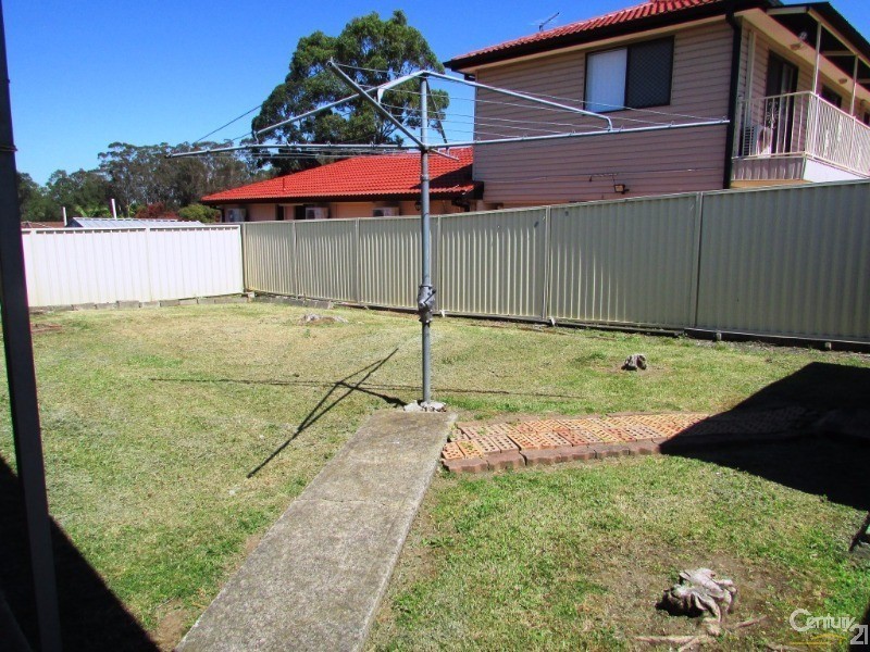 31 Dakota Drive, Bossley Park NSW 2176