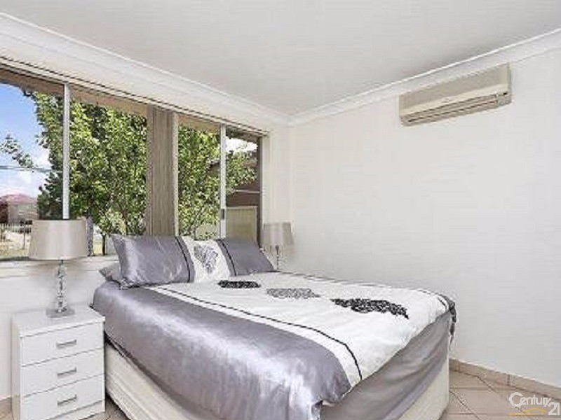 6 Hoyle Place, Greenfield Park NSW 2176