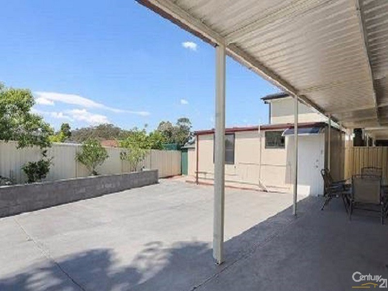 6 Hoyle Place, Greenfield Park NSW 2176