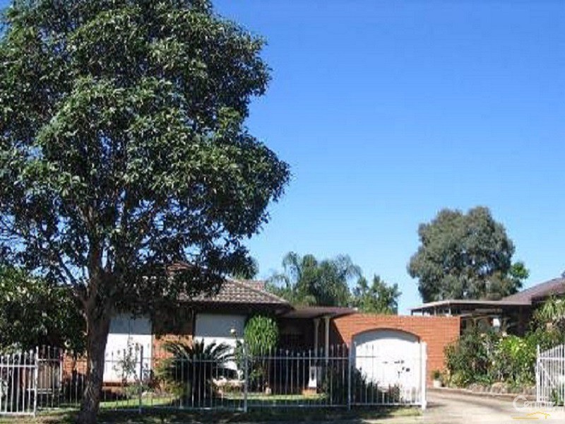 7  Salter Road, Bossley Park NSW 2176