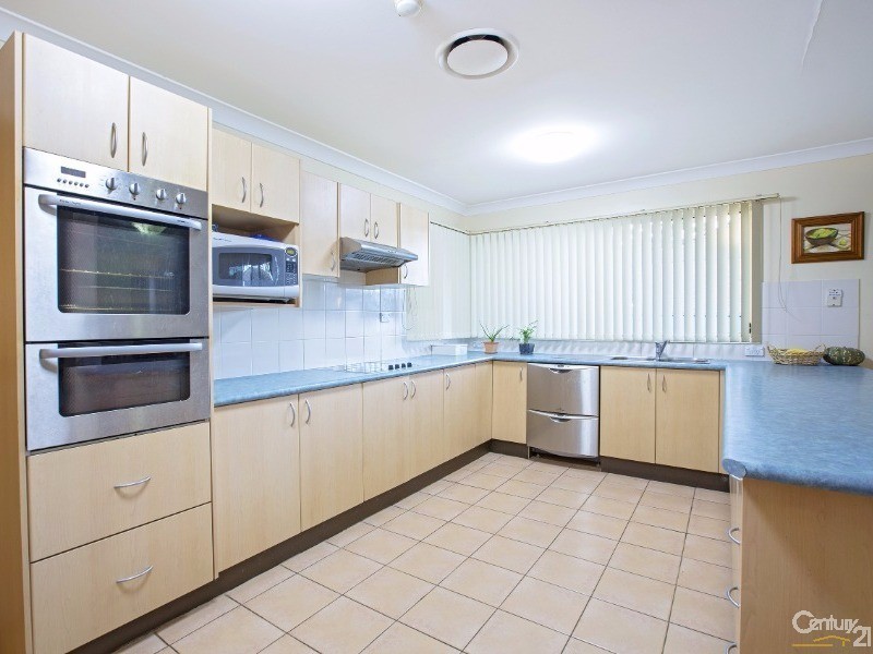 8 Toorak Close, St Johns Park NSW 2176