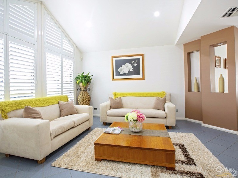 5  Hogan Avenue, Green Valley NSW 2168