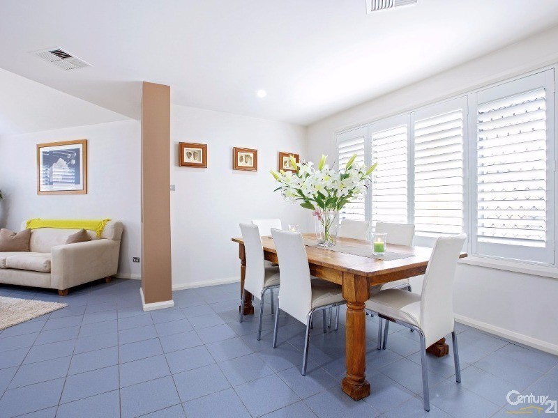 5  Hogan Avenue, Green Valley NSW 2168