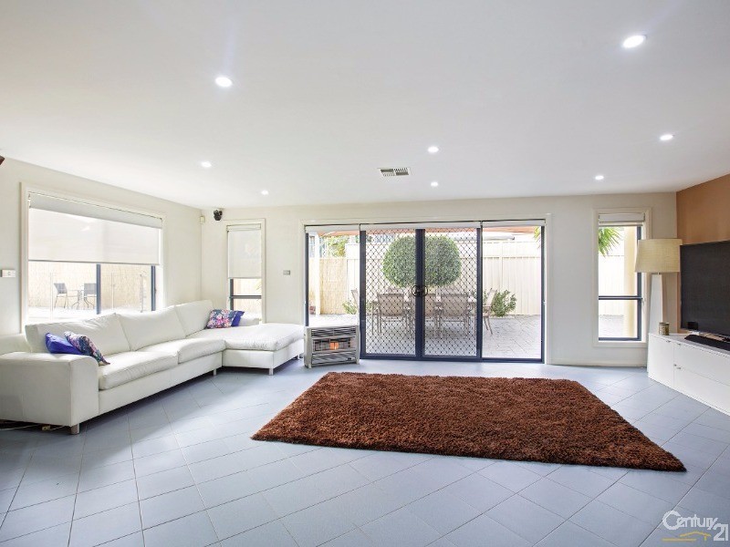 5  Hogan Avenue, Green Valley NSW 2168