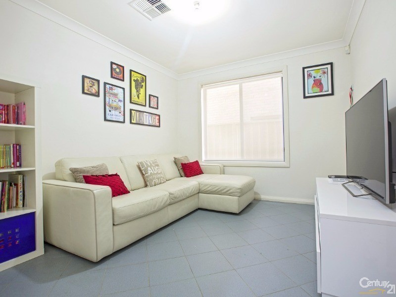 5  Hogan Avenue, Green Valley NSW 2168