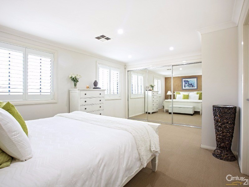 5  Hogan Avenue, Green Valley NSW 2168