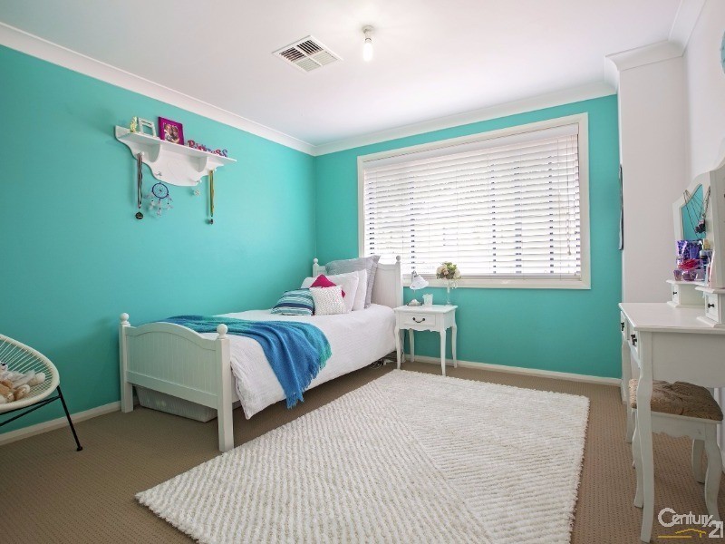 5  Hogan Avenue, Green Valley NSW 2168