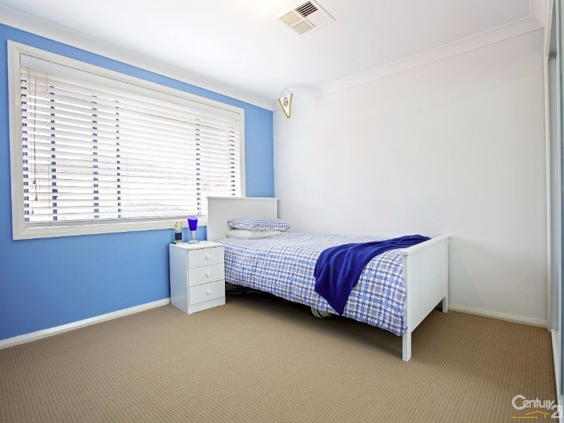 5  Hogan Avenue, Green Valley NSW 2168