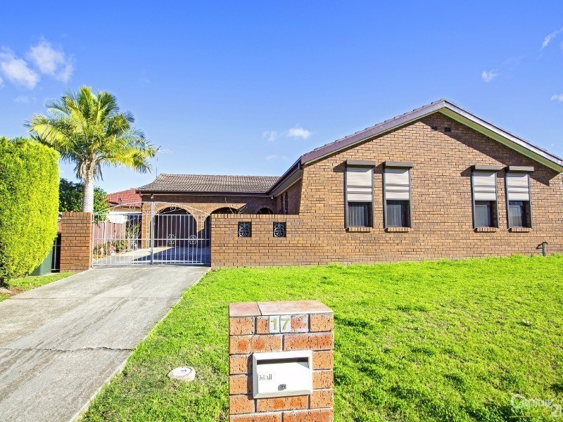 17 Dakota Drive, Bossley Park NSW 2176