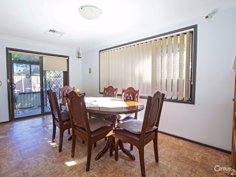 17 Dakota Drive, Bossley Park NSW 2176