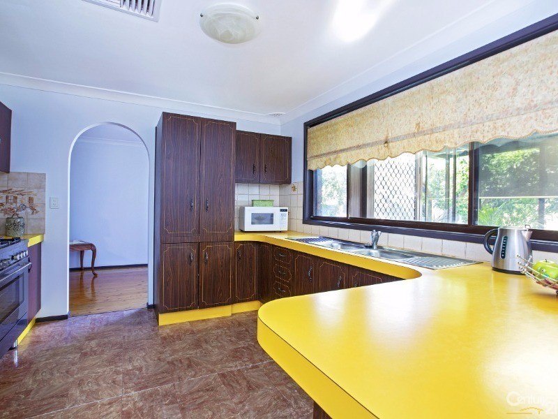 17 Dakota Drive, Bossley Park NSW 2176