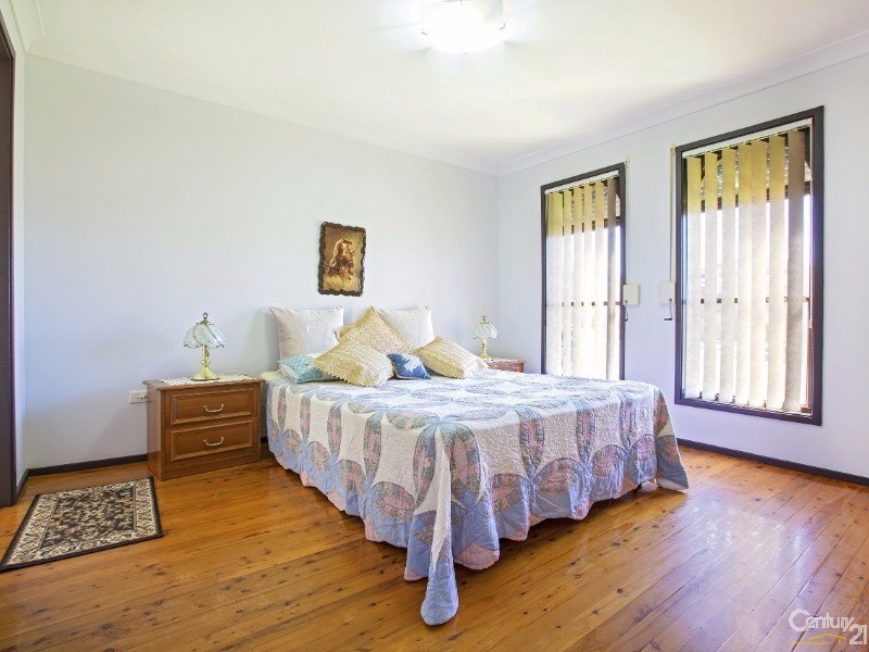 17 Dakota Drive, Bossley Park NSW 2176