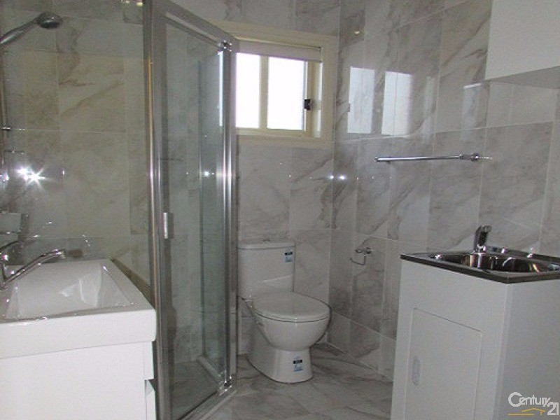 37A Buranda Crescent, St Johns Park NSW 2176