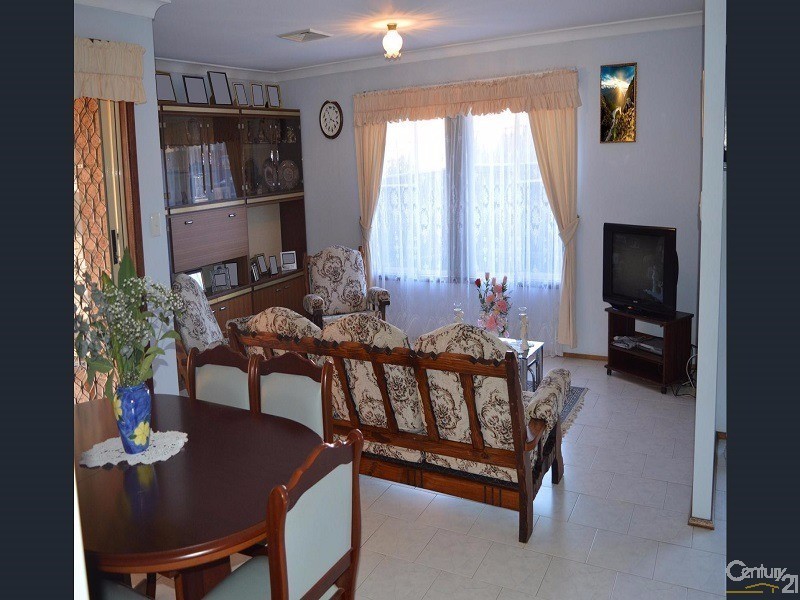 52 Sunny Place, St Johns Park NSW 2176