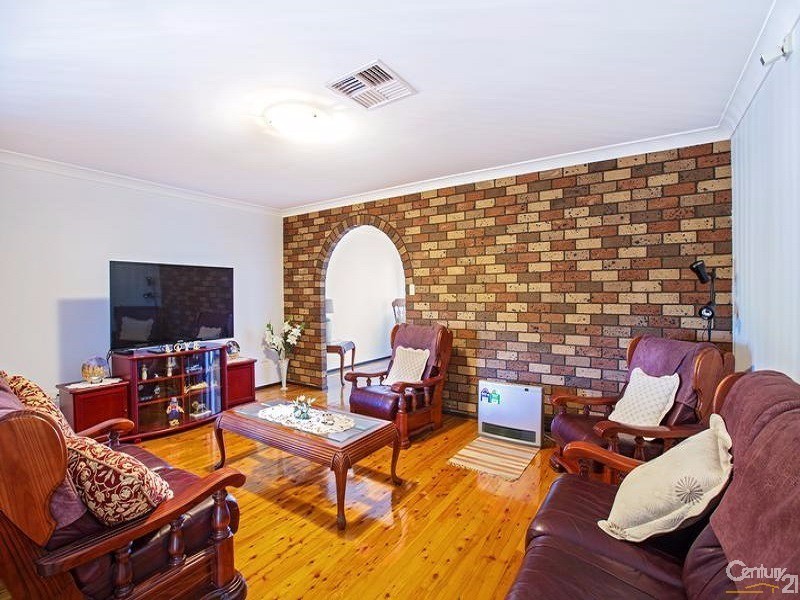 17 Dakota Drive, Bossley Park NSW 2176