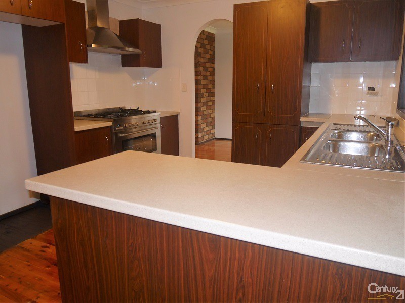 17 Dakota Drive, Bossley Park NSW 2176