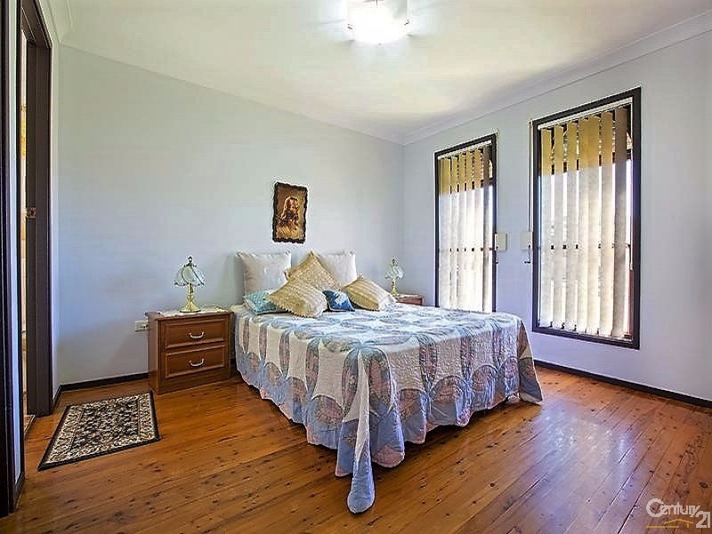 17 Dakota Drive, Bossley Park NSW 2176