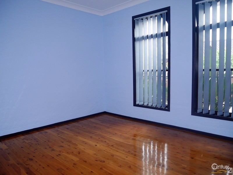 17 Dakota Drive, Bossley Park NSW 2176