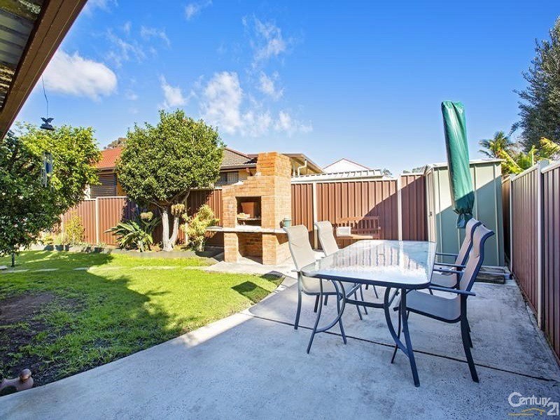 17 Dakota Drive, Bossley Park NSW 2176