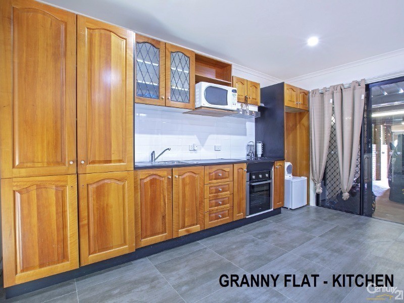 9 Dandenong Close, Bossley Park NSW 2176