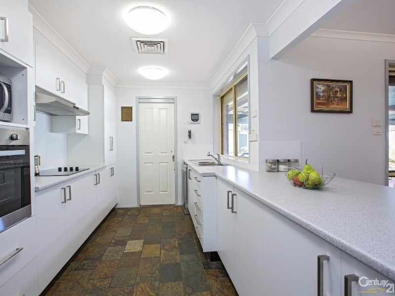 11 Wallaby Close, Bossley Park NSW 2176