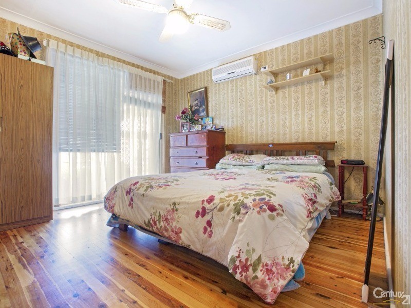 35 Melbourne Road,, St Johns Park NSW 2176