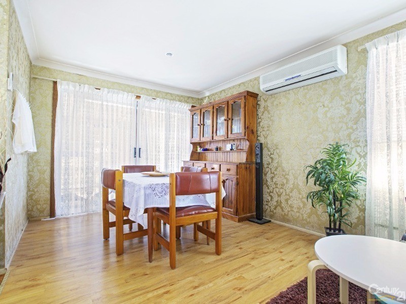 35 Melbourne Road,, St Johns Park NSW 2176