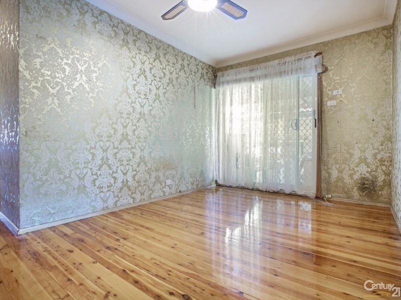 35 Melbourne Road,, St Johns Park NSW 2176