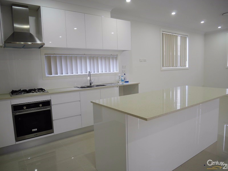 18 Kingsford Smith Avenue, Middleton Grange NSW 2171