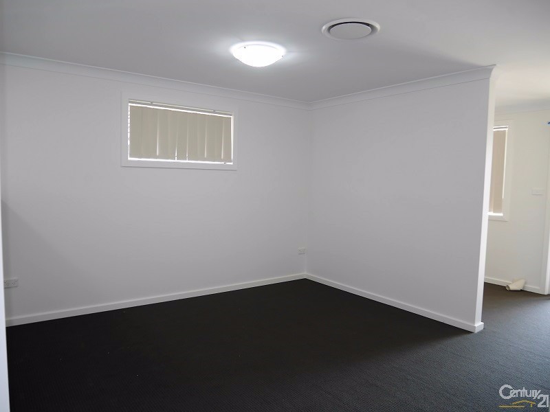 18 Kingsford Smith Avenue, Middleton Grange NSW 2171