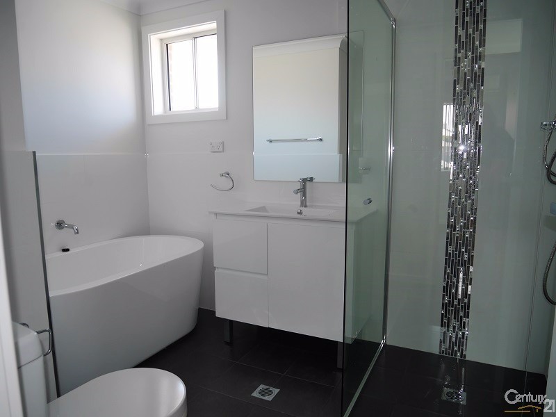 18 Kingsford Smith Avenue, Middleton Grange NSW 2171