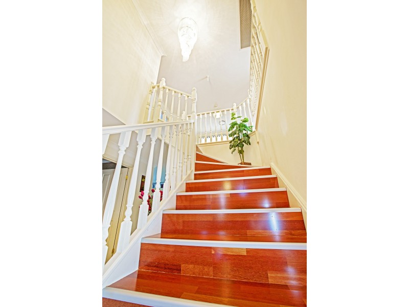 4 Yeronga Close, St Johns Park NSW 2176