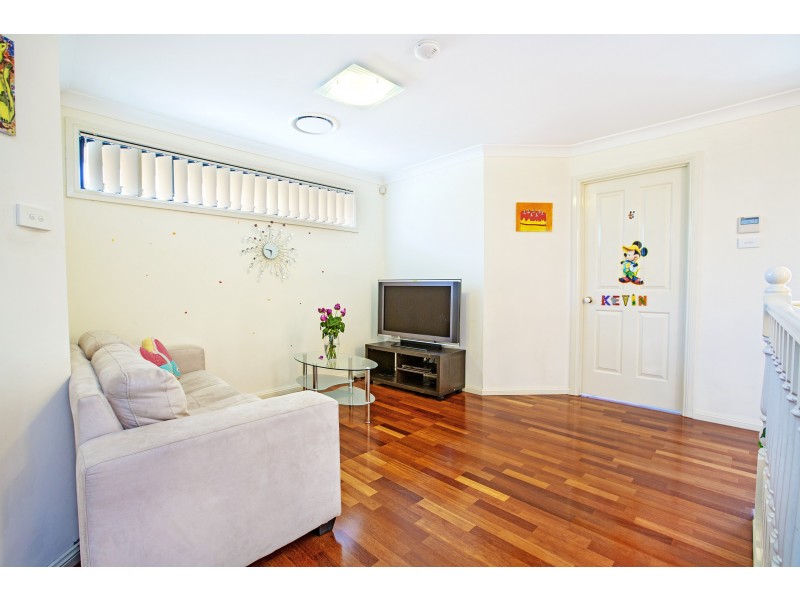 4 Yeronga Close, St Johns Park NSW 2176