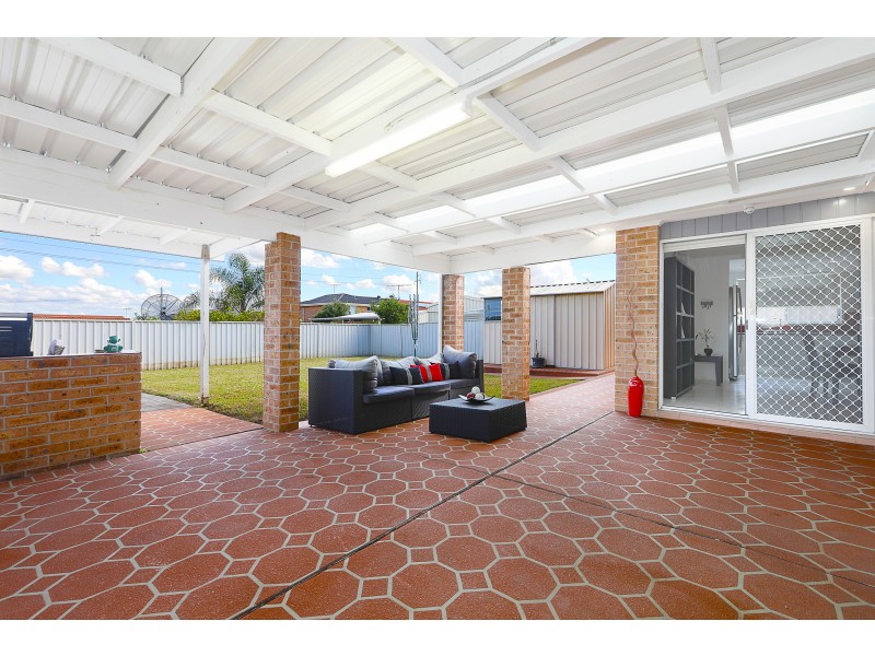 14 Lyrebird Crescent, Green Valley NSW 2168