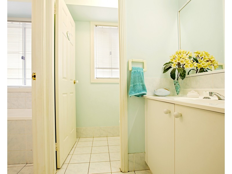 6 Nimbin Avenue, Hoxton Park NSW 2171