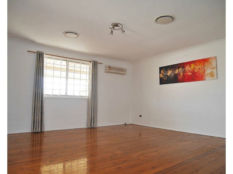 17 Broadmeadows Street, St Johns Park NSW 2176