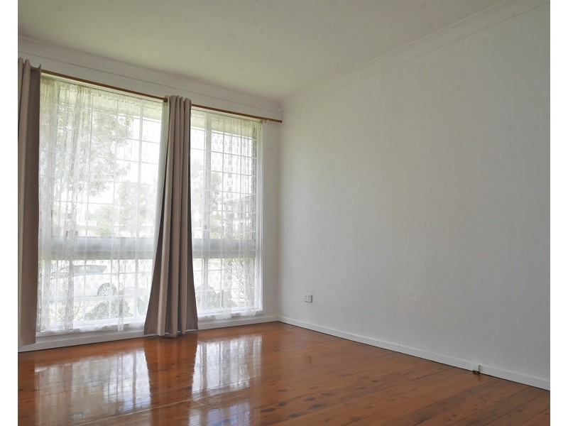 17 Broadmeadows Street, St Johns Park NSW 2176