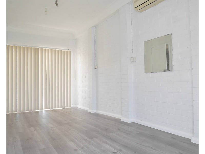 17 Broadmeadows Street, St Johns Park NSW 2176