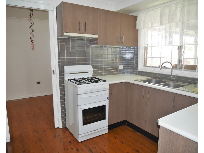 17 Broadmeadows Street, St Johns Park NSW 2176